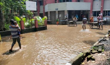রাজশাহী পুঠিয়া হাসপাতালে জলাবদ্ধতা নিরসন রোগীদের ভোগান্তি দূর করলেন সহকারী কমিশনার (ভূমি)