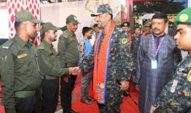 শারদীয় দুর্গাপূজার নিরাপত্তায় সর্বোচ্চ সতর্কতা: উত্তরা মন্দিরে আনসার-ভিডিপি মহাপরিচালকের পরিদর্শন