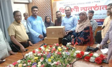 বুড়িচংয়ে প্রাথমিক শিক্ষার মানোন্নয়নে ল্যাপটপ ও মাল্টিমিডিয়া প্রজেক্টর বিতরণ