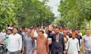 কেশবপুরে কেন্দ্রীয় বিএনপির সহধর্ম বিষয়ক সম্পাদক অপু'র লিফলেট বিতরণ
