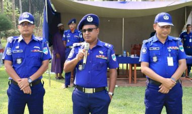 নড়াইল পুলিশ লাইন্স প্যারেড গ্রাউন্ডে পুলিশের বিভাগীয় পদোন্নতি পরীক্ষা অনুষ্ঠিত