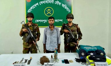 কেশবপুরে পুলিশের ইউনিফর্ম, গাজা ও  দেশীয় অস্ত্র-সহ গ্রেফতার-১
