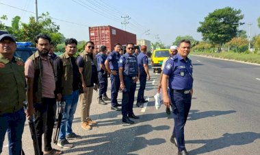 বুড়িচংয়ে মহাসড়কে সতর্ক পুলিশ-যানবাহনে তল্লাশি জোরদার