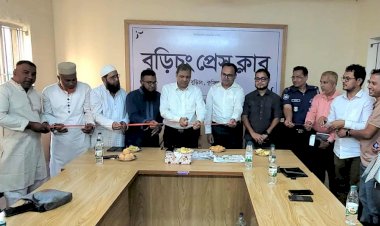 সাংবাদিকরা জীবন বাজি রেখে দেশ ও জাতির কল্যাণে কাজ করেন” — গৃহায়ন ও গণপূর্ত সচিব নজরুল ইসলাম