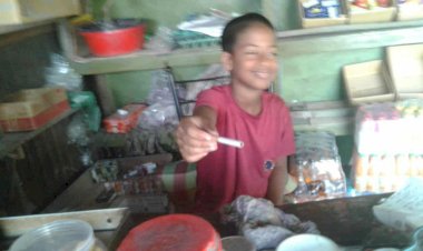 অপ্রাপ্তবয়স্ক অর্থাৎ ১৮ বছরের কম বয়সী কোন ব্যক্তি সিগারেট ক্রয় বিক্রয় আইনত দন্ডনীয় অপরাধ