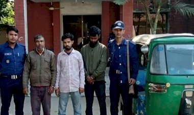 নওগাঁ পুলিশ সুপার তারিকুল ইসলামের   তত্ত্বাবধানে  ছিনতাইকারি চক্রের তিন সদস্যসহ একটি সিএনজি আটক