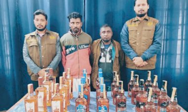 ঠাকুরগাঁও সদরে ডিবির মাদকবিরোধী অভিযানে ২৮ বোতল বিদেশি মদসহ গ্রেপ্তার ২
