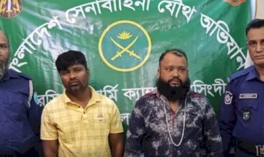 নরসিংদী তে বিপুল পরিমান দেশীয় অস্ত্র, গুলি, নগদ টাকা,ও মাদক সহ গ্ৰেফতার 2