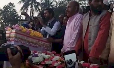 গলাচিপায়  সাবেক ভিপি নুরুল হক নূরের নির্বাচনি সভায় জনসমাগম, ট্রাক মার্কায় ভোট চাইলেন নূর,