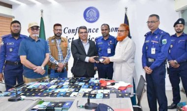 নওগাঁর বিভিন্ন সময়ের হারানো ১২৬ টি মোবাইল ফোন উদ্ধার করে ফেরত দিল পুলিশ