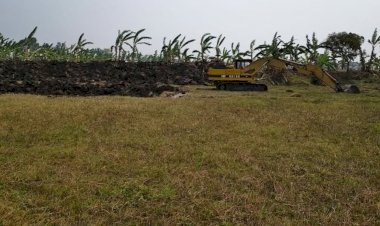 রাজশাহীর মোহনপুরে ফসলি জমিতে অবৈধ পুকুর খনন বন্ধ, ভ্রাম্যমাণ আদালতের অভিযান