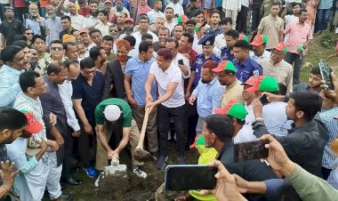 গোবিন্দগঞ্জের সিংজানী খাল পুনঃখননের উদ্বোধন করলেন প্রতিমন্ত্রী ফরহাদ হোসেন আজাদ