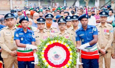 নড়াইলের পুলিশ সুপার আল মামুন শিকদারের মুক্তিযুদ্ধ স্মৃতিস্তম্ভে পুষ্পস্তবক অর্পণ