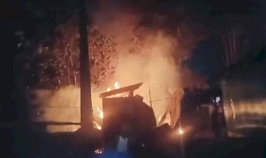 মাটি ব্যবসা নিয়ে দ্বন্দ্ব, ফেনীতে ছাত্রদল নেতার বাড়িতে আগুন