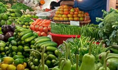 বুড়িচংয়ে  সবজির বাজারে সাধারণ মধ্যবিত্ত ক্রেতার স্বস্তি