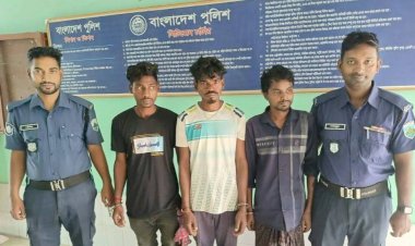 নওগাঁ পুলিশ সুপার তারিকুল ইসলামের নিদের্শনায় মহাদেবপুর উপজেলার চৌমাশিয়া অভিযান চালিয়ে ৩ জনকে আটক