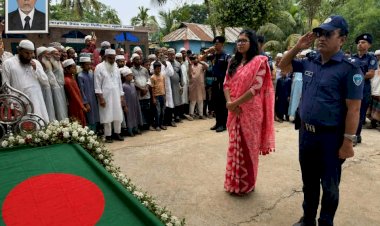 রাষ্ট্রীয় মর্যাদায় চিরনিদ্রায় শায়িত বুড়িচংয়ের বীর মুক্তিযোদ্ধা হাজী আব্দুল খালেক