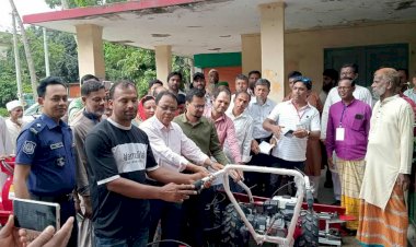 হোমনায় প্রান্তিক কৃষকদের মাঝে বিনামূল্যে কৃষি উপকরণ বিতরণ
