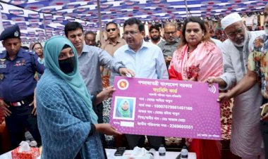 পাবনায় ‘ফ্যামিলি কার্ড’ কর্মসূচির উদ্বোধন, ৫৭৮ নারী পেলেন সহায়তা