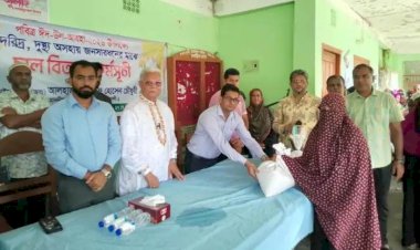 পটুয়াখালীর মির্জাগঞ্জে দরিদ্রদের মাঝে চাউল বিতরণে ০১ আসনের এমপি আলতাফ হোসেন চৌধুরী