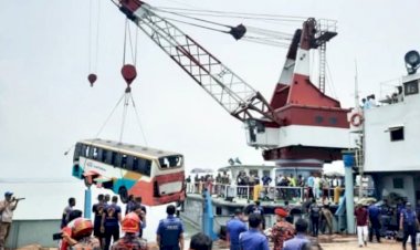 পদ্মায় বাসডুবির ঘটনায় মামলা, চালক-সহকারীসহ গ্রেপ্তার ৩
