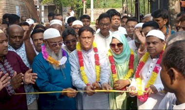 নওগাঁর মান্দায় ১ কোটি ৭ লাখ টাকা ব্যয়ে সড়ক পাকাকরণ কাজের উদ্বোধন করেন এমপি টিপু