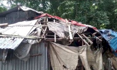 দুই হাঁটুতে পানি জমে ১০-১২ বছর, মানবেতর জীবনযাপন করছেন তিন সন্তানের জনক রাসেল ফকির
