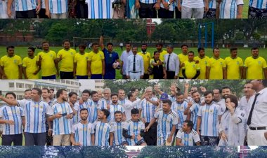 পাবনা জেলা আইনজীবী সমিতির আয়োজনে ও সিনিয়র অ্যাডভোকেট আকির শিকদার পান্নার সহযোগীতায় আর্জেন্টিনা ও ব্রাজিল সমর্থকদের প্রীতি ফুটবল ম্যাচ অনুষ্ঠিত