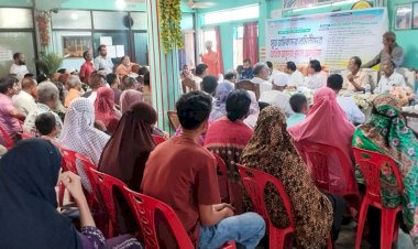 সিরাজগঞ্জ জেলা ট্রাক এবং কাভার্ড ভ্যান পরিবহন শ্রমিক ইউনিয়নের উদ্যোগে মৃত শ্রমিকদের নমিনিদের মাঝে আর্থিক অনুদান প্রদান