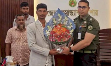 স্বপ্ন থেকে শিখরে: ৪৭তম বিসিএসে পুলিশ ক্যাডারে প্রথম, আনসার সদস্যের সন্তানকে সংবর্ধনা