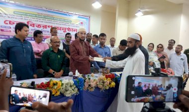 বোচাগঞ্জে উৎসবমুখর পরিবেশে সরকারি চেক, হুইলচেয়ার ও পুনর্বাসনের সামগ্রী বিতরণ