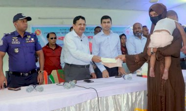 পাবনায় দুরারোগ্য রোগীদের মধ্যে চেক বিতরণ