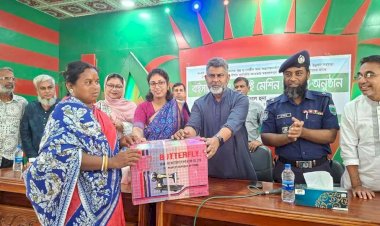নওগাঁর মহাদেবপুরে ক্ষুদ্র ও নৃগোষ্ঠীর আদিবাসী মাঝে বাইসাইকেল ও সেলাই মেশিন বিতরণ