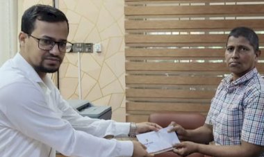 প্রতিবন্ধী লুতু মিয়া কে হোমনা ইউএনও'র মানবিক সহযোগিতা