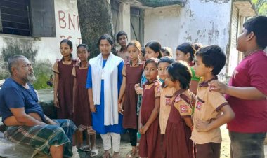 নওগাঁর সদর ইউনিয়নের বলিহার রাজবাড়ী এলাকায় বৃদ্ধ মায়ের সেবায় সেরা-বাদশা মিয়া