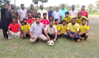 নওগাঁর মহাদেবপুর চৌমাশিয়া কৃষক দলের আয়োজনে শহীদ জিয়া ফুটবল টুর্নামেন্ট এর  শুভ উদ্বোধন