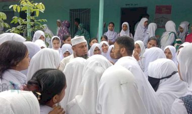 পীরগাছায় নোবেল স্কুলের প্রধান শিক্ষককে অপসারণের চেষ্টার প্রতিবাদে শিক্ষার্থীদের বিক্ষোভ