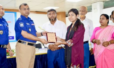 পাবনায় পুলিশ লাইন স্কুল অ্যান্ড কলেজের কৃতি শিক্ষার্থীদের সংবর্ধনা