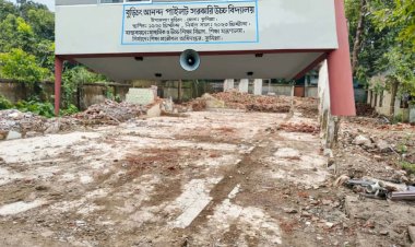 বুড়িচংয়ে নিলাম ছাড়াই সরকারি স্কুলের লোহার সিঁড়ি ও মালামাল বিক্রির অভিযোগ