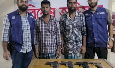 হাটহাজারীতে পুলিশের অভিযানে অস্ত্র-গুলি ও অস্ত্র তৈরীর সরঞ্জামসহ গ্রেপ্তার ২