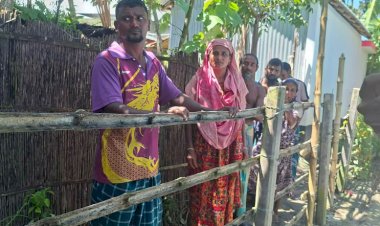 পল্লী বিদ্যুতের খুঁটি বসানো নিয়ে বিরোধ রাজবাড়ীতে বাড়ীর প্রবেশপথে বাঁশের বেড়া হাটুপানি দিয়ে ৪টি পরিবারের চলাচল
