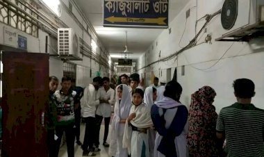 ঈশ্বরগঞ্জে শিক্ষকের মুক্তির দাবিতে স্মারকলিপি দিতে গিয়ে শিক্ষার্থীদের ওপর হামলা, আহত অনেকে!