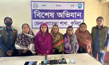পূজার বাজারের চিরচেনা ভিড়ে ওঁৎ পেতে থাকা চক্র; কুমিল্লার কোম্পানীগঞ্জে ডিবির জালে ১৩ মোবাইলসহ ৫ নারী চোর