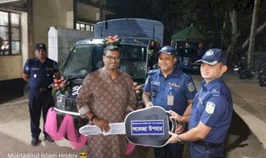 ময়মনসিংহ ঈশ্বর গঞ্জ থানাকে মাননীয় জাতীয় সংসদ সদস্য জনাব প্রকৌশলী লুৎফুল্লাহেল মাজেদ বাবর ব্যক্তিগত উদ্যোগে একটি মহেন্দ্র গাড়ি হস্তান্তর করেন
