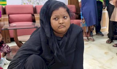 ময়মনসিংহ ঈশ্বর গঞ্জে ফ্যামিলি কার্ড করে  দেয়ার নামে প্রতারণা, অভিযুক্ত ঐ নারী পুলিশের হাতে আটক