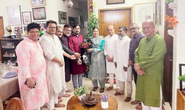 জাতীয়তাবাদী পেশাজীবী দলের উপদেষ্টা অধ্যাপিকা ড. দিল রওশন জিন্নাত আরা'র সাথে পেশাজীবী দলের সভাপতি আরিফুল ইসলাম জিয়া'র সৌজন্য সাক্ষাৎ
