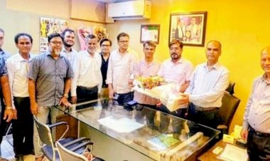 ঢাকায় পেশাজীবী দলের প্রতিষ্ঠাতা সভাপতি আরিফুল ইসলাম জিয়ার সাথে ব্যারিস্টার রোকনুজ্জামানের সৌজন্য সাক্ষাৎ : সাংগঠনিক কার্যক্রম ও সমসাময়িক রাজনৈতিক বিষয় নিয়ে মতবিনিময়