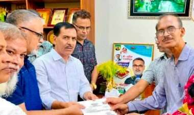 নওগাঁ সদর উপজেলায় মন্দির মসজিদ বিভিন্ন ধর্মীয় প্রতিষ্ঠানে আর্থিক সহযোগিতার চেক বিতরণ করেন এমপি ধলু
