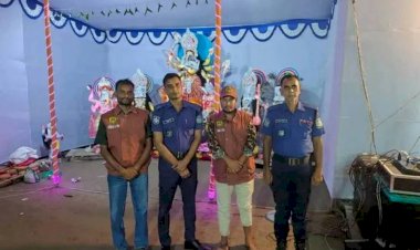 ময়মনসিংহ ঈশ্বরগঞ্জে পূজামণ্ডপ পরিদর্শনে ওসি সাজ্জাদ রোমন, নিরাপত্তায় সতর্ক পুলিশ-আনসার
