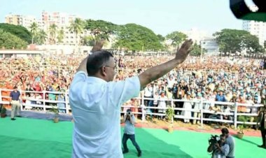 প্রধানমন্ত্রী রাজশাহীতে আখ চাষিদের প্রণোদনা দিলেন